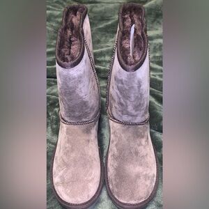 Lamo Classic 9" Boot Women's Boots